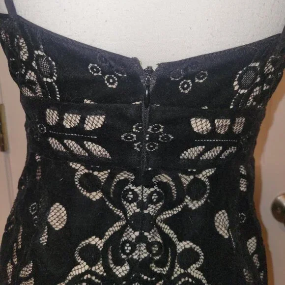 Gorgeous Saylor Velvet Black/Beige Above the Knee Mini Dress - Size Small - Picture 6 of 9